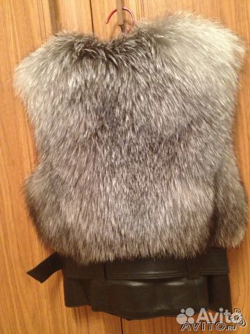Меховая жилетка чернобурка, кожа