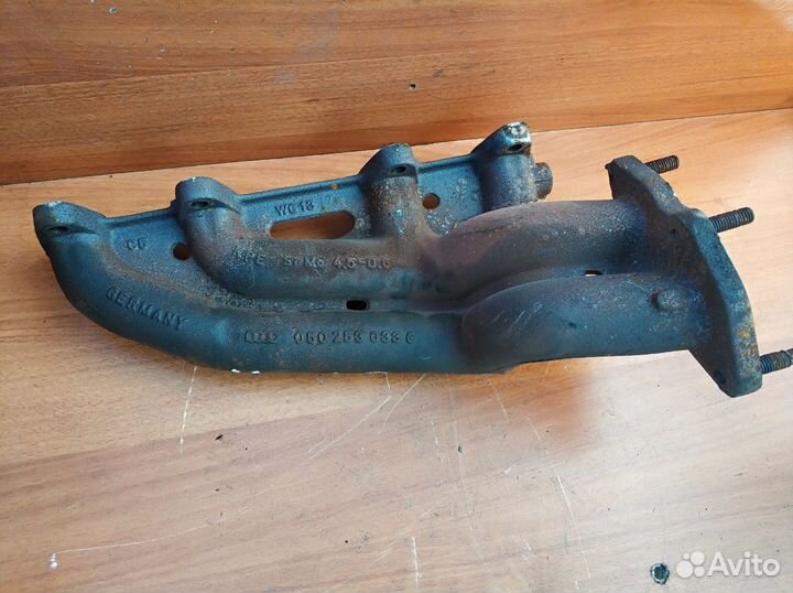 Коллектор выпускной Фольксваген Пассат 1,6 AHL