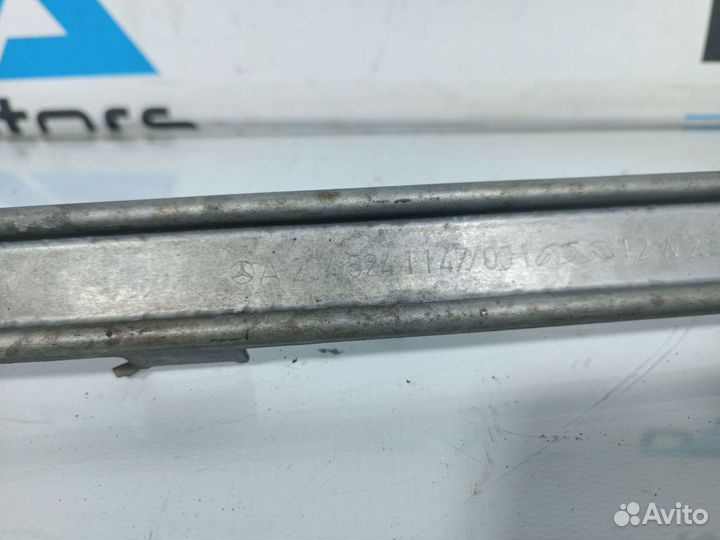 Распорка кузова передняя Mercedes W204 из Японии