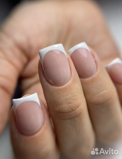 Модель на маникюр