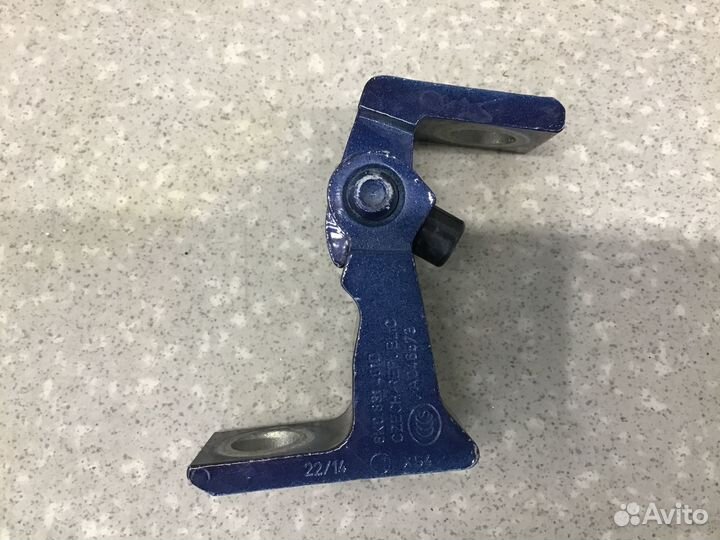 Петля двери задней левой верхняя Skoda Rapid 2013