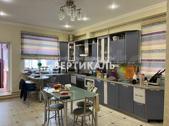 Дом 549 м² на участке 27,4 сот.