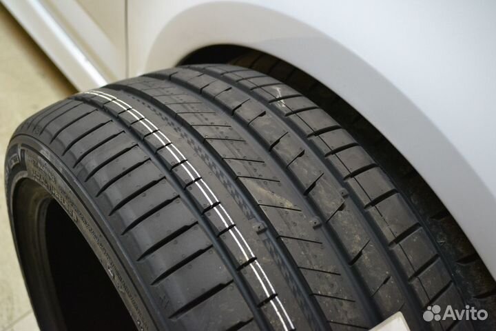 Kumho Ecsta Sport S PS72 225/35 R19 и 265/30 R19 88Y