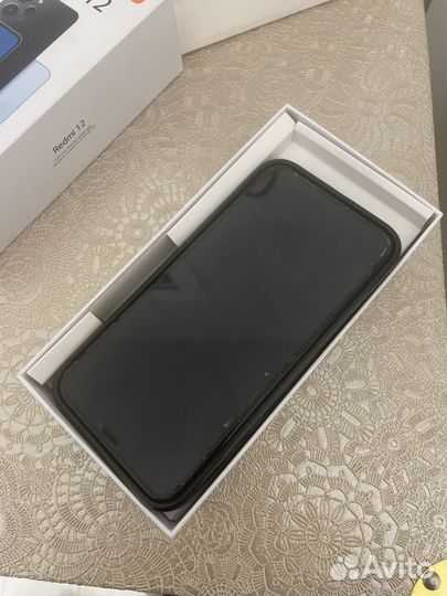 Коробка с телефоном