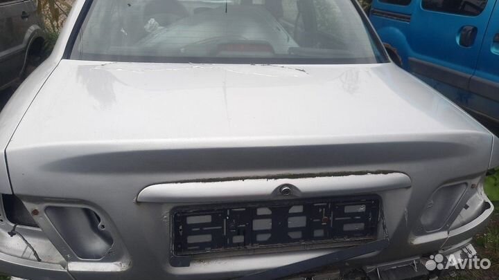 Крышка багажника Mitsubishi Carisma