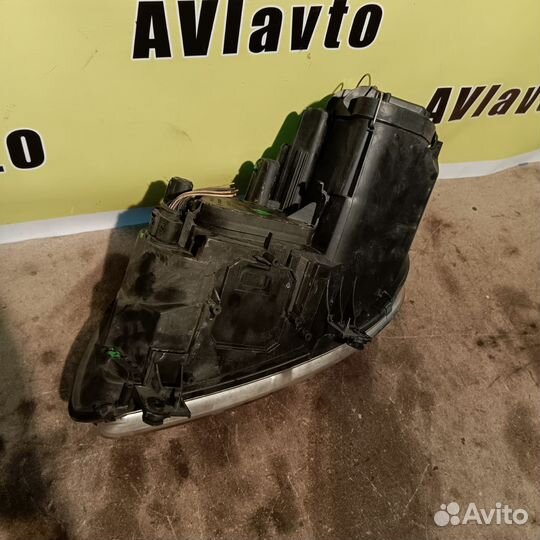 Фара правая Volkswagen Touran 1