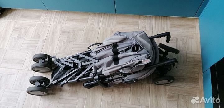 Прогулочная коляска трость