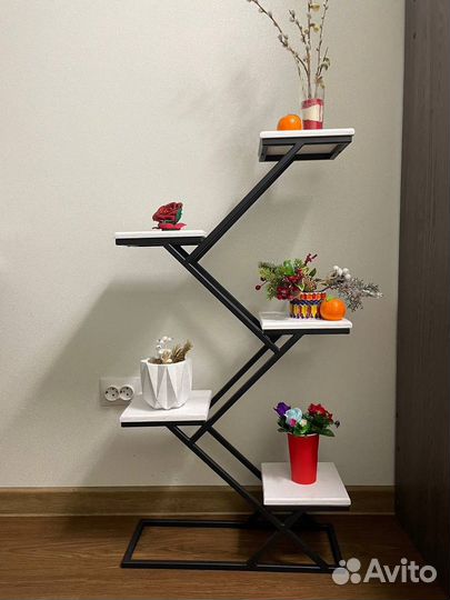 Подставка под цветы в стиле loft