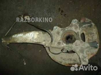 Кулак передний правый