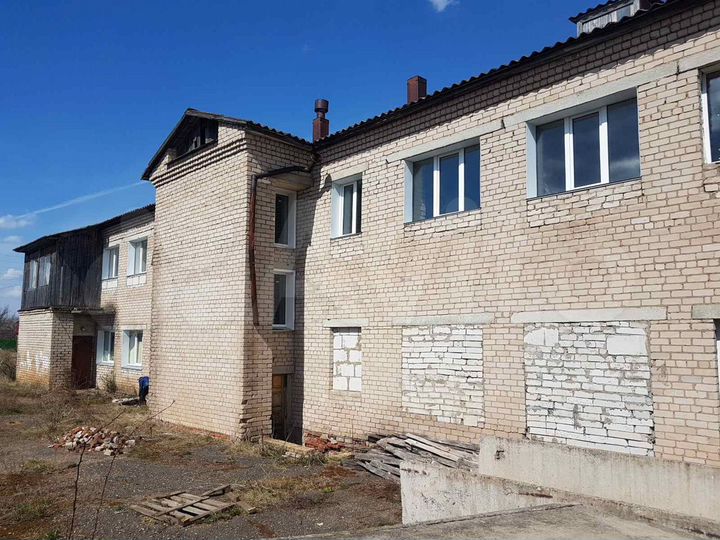 Дом 727,9 м² на участке 31,9 сот.