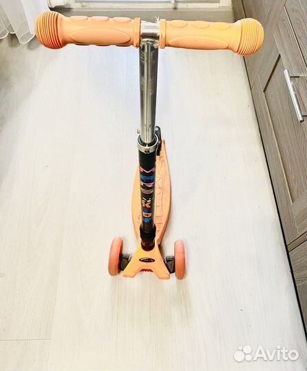 Самокат трехколесный