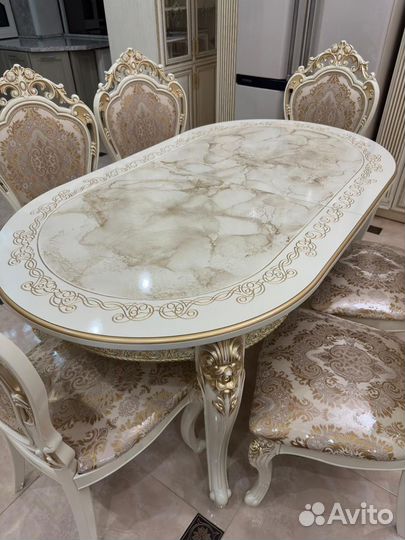 Столы и стулья