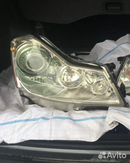 Правая фара Nissan fuga