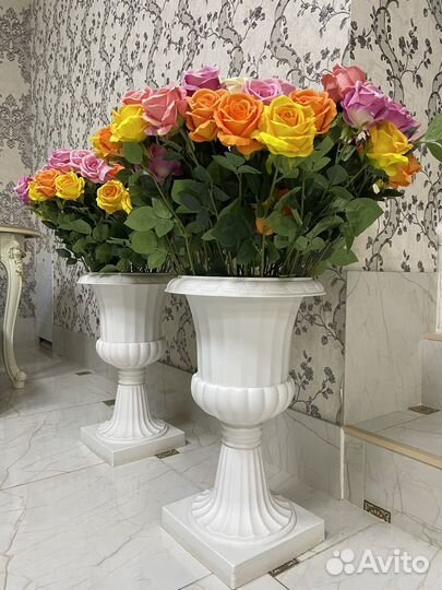 Декоративные розы в кашпо