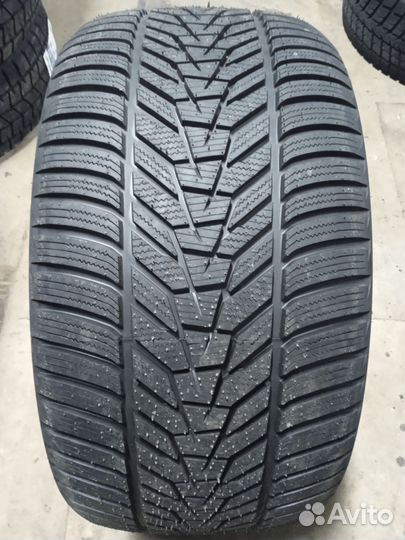 Hankook Winter I'Cept Evo 3 W330A 265/40 R21 и 295/35 R21 105V