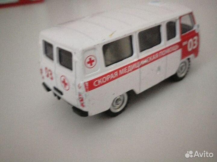Машина скорая помощь буханка