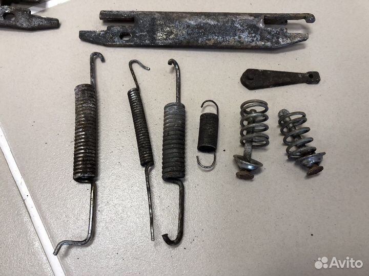 Ремкомплект комплект пружин ручника Skoda Fabia 2