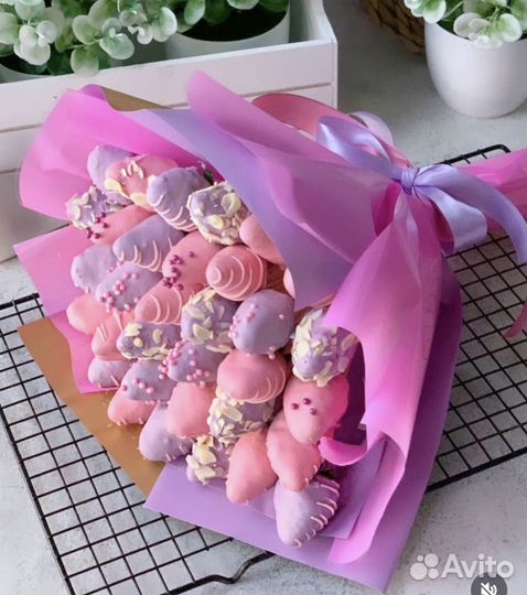 Съедобные букеты из клубники в шоколаде