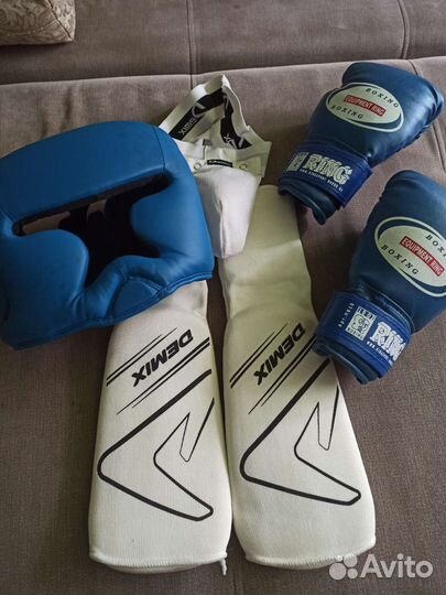 Перчатки боксёрские, шлем, защита паха и голени