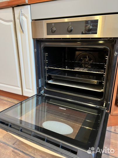 Духовой шкаф Zanussi