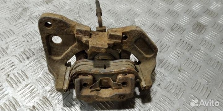 Суппорт задний правый Chrysler Pacifica 2003-2008