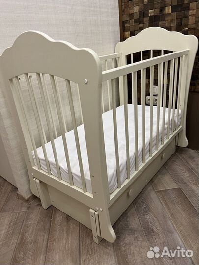 Детская кроватка с маятником Можга