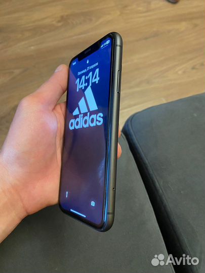 Телефон iPhone 11