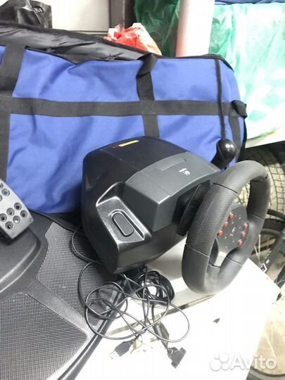 Игровой руль с педалями