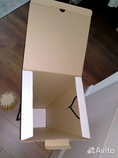 Коробки новые, пакеты Цум, Луи Виттон. Канистры