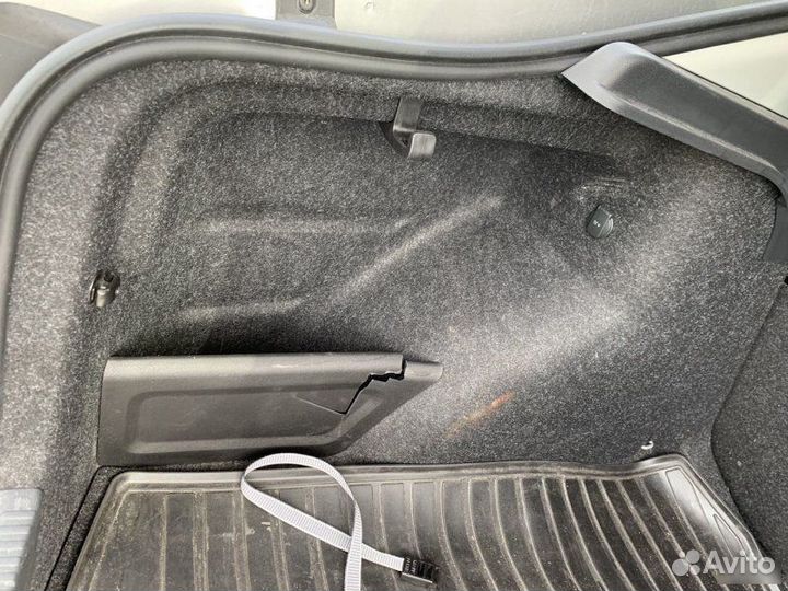 Обшивка багажника левая Skoda Rapid 2020