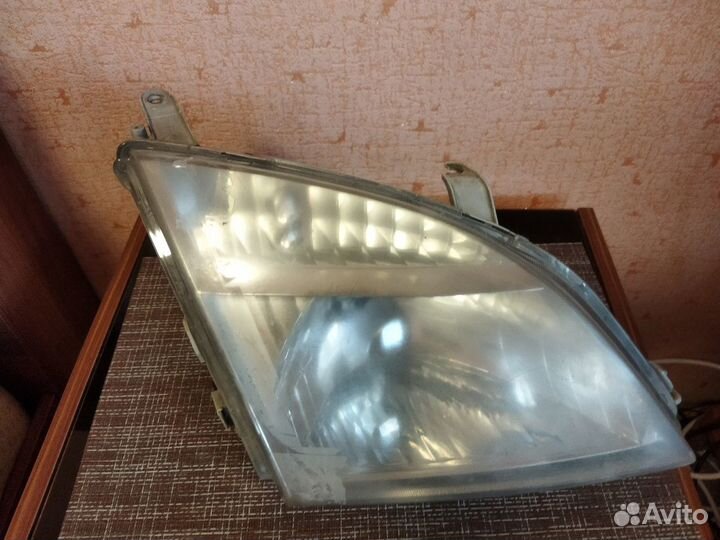 Фары Toyota Nadia Передние. Левая и Правая