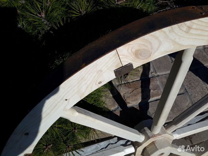 Колесо деревянное декоративное