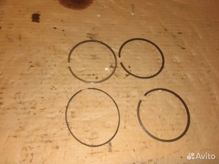 Поршневые кольца на один поршень VW 2.3 AGZ VR5
