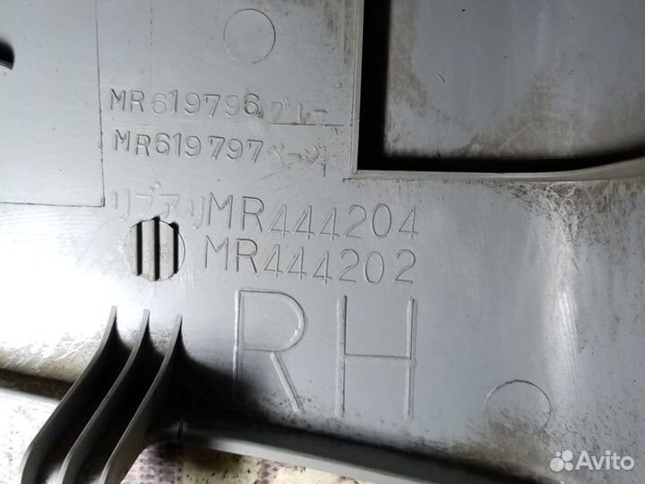 Обшивка стойки центральная правая верхняя Mitsubis