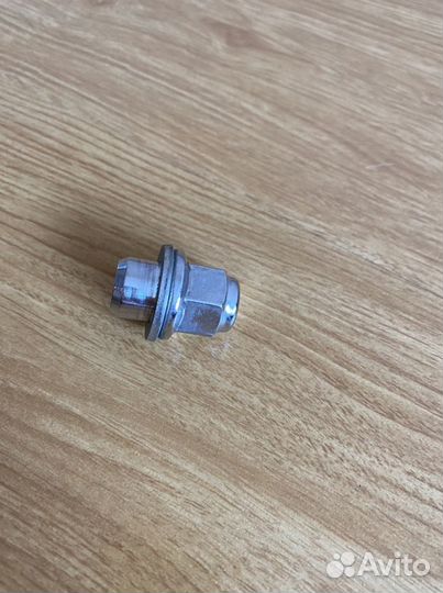 Фиксирующие гайки колес