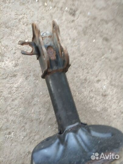 Стойка передняя Mazda Capella