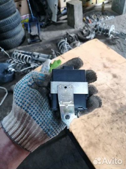 Блок управления центральным замком Toyota Auris