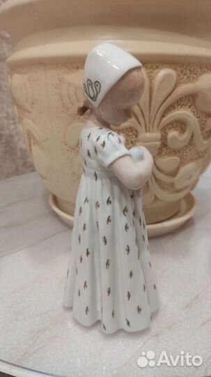 Статуэтка Девочка с куклой. Дания