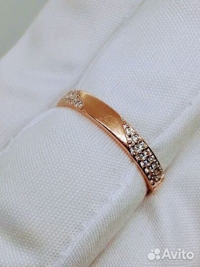 Золотое кольцо с фианитом 17р