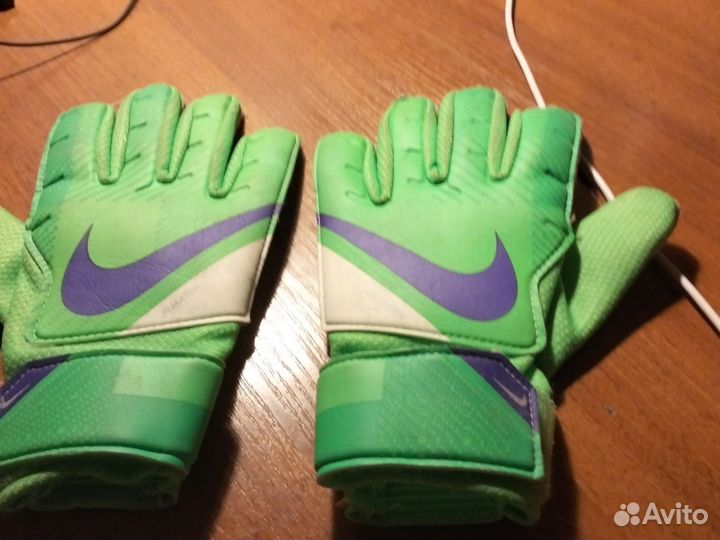 Вратарские перчатки nike