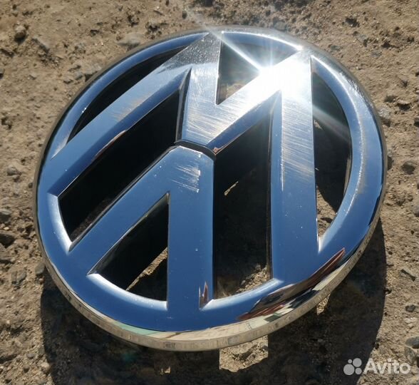 Эмблема Volkswagen Jetta 6