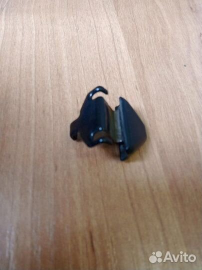 Фиксатор направления стекла (клипса, крепление)