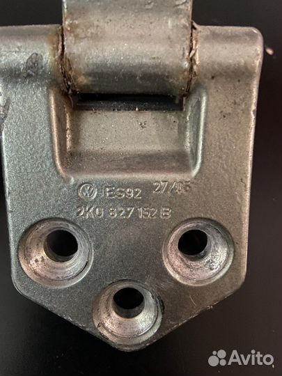 Volkswagen Caddy 2006г петля двери задней