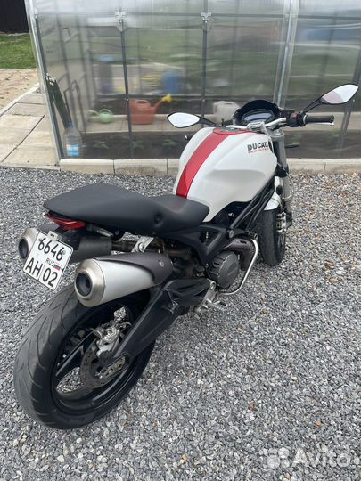 Ducati monster 696