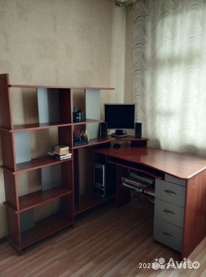 Продаю письменный стол