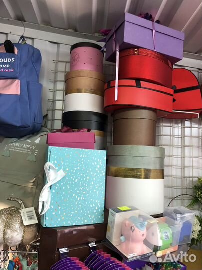 Подарочные пакеты и коробки