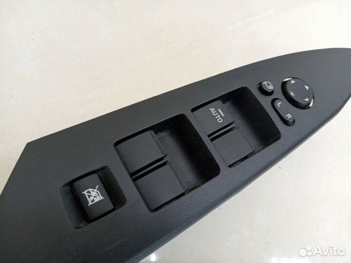 Блок управления стеклоподъемниками Mazda Mazda3 BL