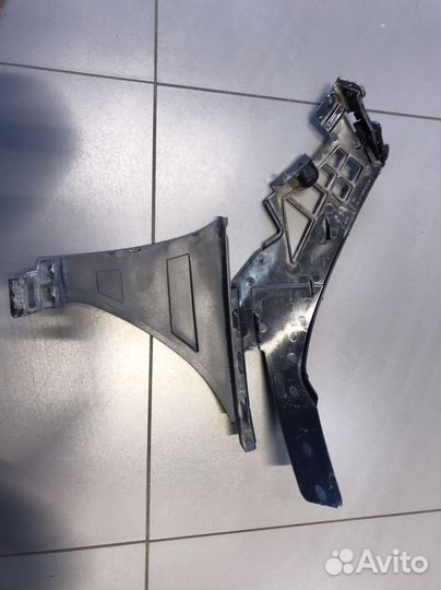 Кронштейн переднего бампера левый Mercedes W118