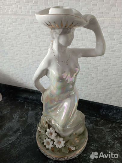 Статуэтка Красивая Барышня с цветами В. Еременко