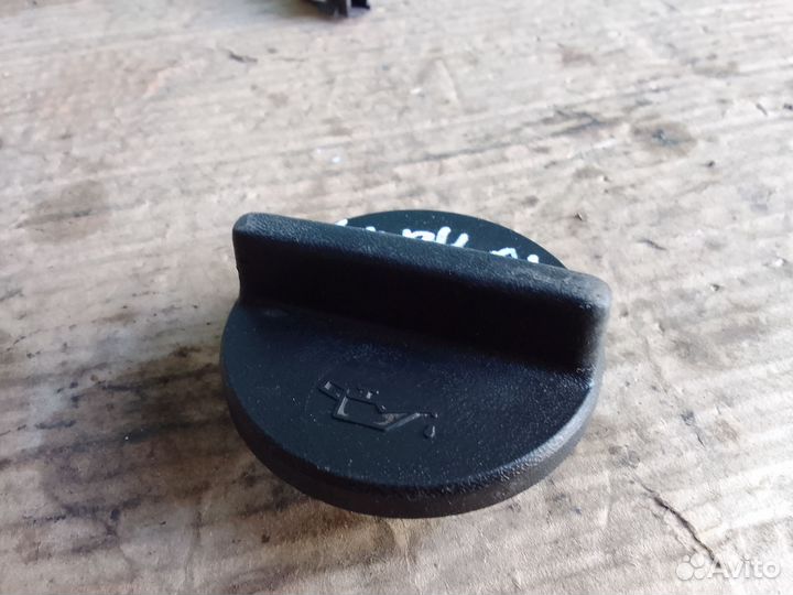 Крышка маслозаливной горловины Nissan March K11